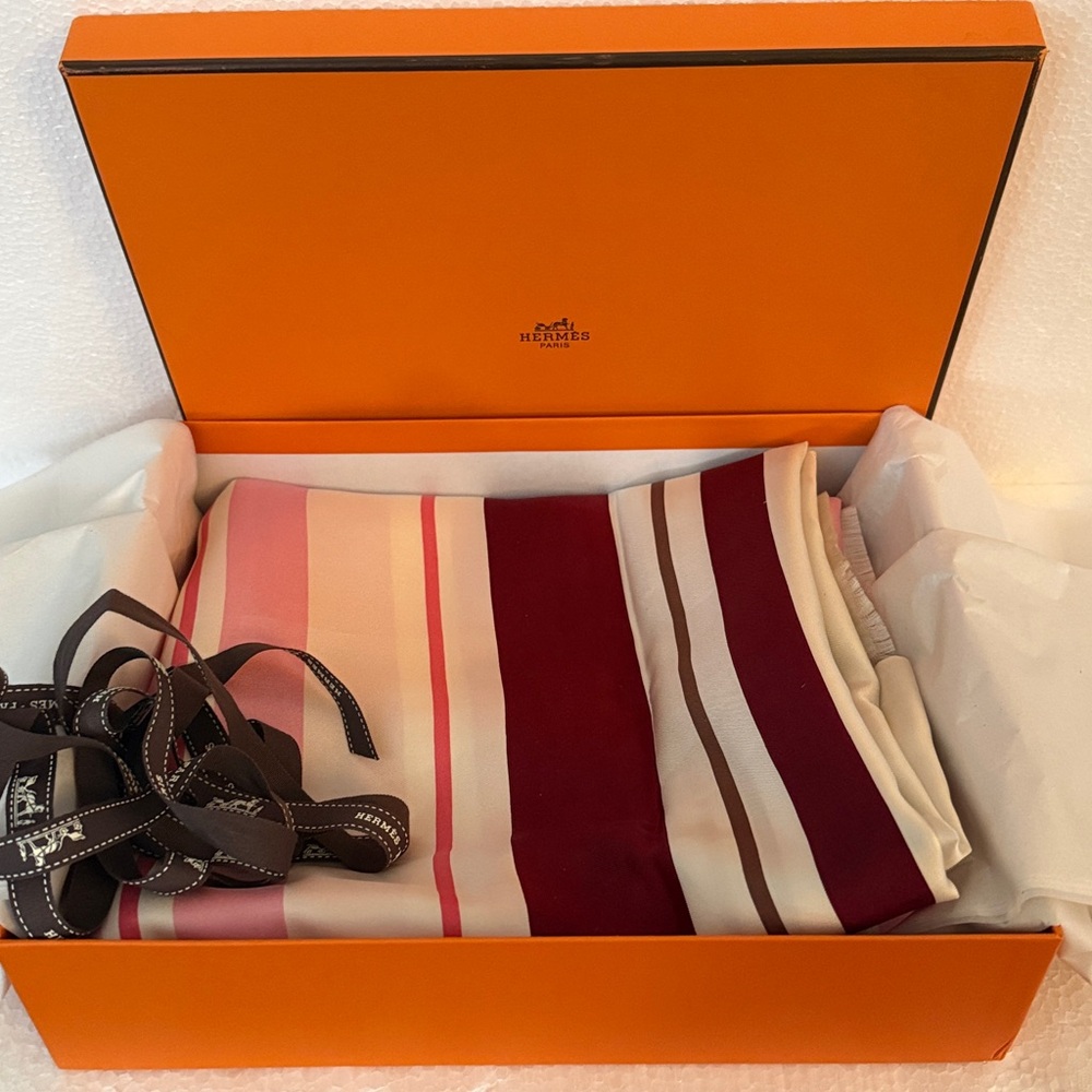 Loro Piana silk oversized scarf / shawl Vintage Perfect condition in Hermes box - Picture 2 of 12